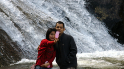 U vodopádu Mo Paeng Nam Tok