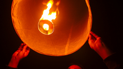 Lampiony, chtěli jsme je pustit společně - nevyšlo to