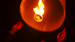 Lampiony, chtěli jsme je pustit společně - nevyšlo to