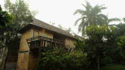 Ubytko v Pai (Golden Hut), hezky v něm chroupali termiti