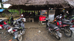 Čekáme, než pojede / Waiting for departure
