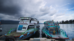 Přístav Parapat / Parapat Harbour