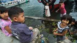 Přístav Parapat / Parapat Harbour