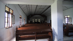 Uvnitř kostela / Inside of churche