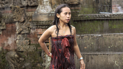 kolik je jí let? netuším / how old is she? have no idea