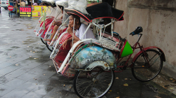 Prší se a čeká se / Raining and waiting