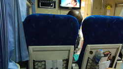 Indonéský vlak - pohodlný, ale chladný / Indonesian train - comfy, but cold