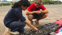Boyda nakupuje, Asfi radí - Boyda is shopping, Asfi is giving advises