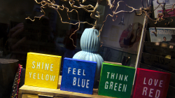 žlutá modrá zelená červená / yellow blue green red