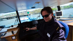 Kapináka lodní dopravy / River cruise captain