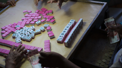 Hraje se rychle a o poměrně vysoké částky / Games are fast and for relativily huge amout of money