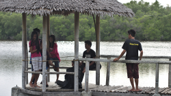 Místní omladina / Local teenagers