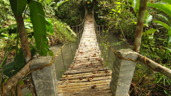 Tudy se dá chodit na treky, ale ne po zemětřesení a hurikánu / This way you can do trekking, but not after earthquake and typhoon