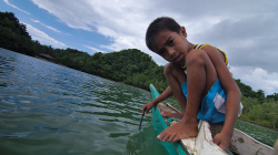 Převozník, za deset kaček přes řeku / Ferryboy, for twenty pisos over the river