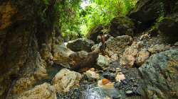 U jeskyně, průvodci měli baterku, ale ne angličtinu / By the cave, guides had flashlight but no english skills :)