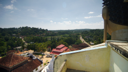 Výhled za hlavou Buddhy - View over Buddha's head
