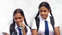 Copaté školačky - Braided schoolgirls