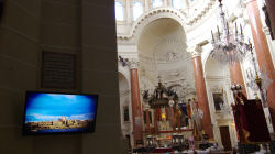 Jednoho dne se ta obrazovka možná dostane nad oltář