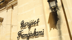 Domy nemají čísla, ale jména