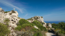 "Destičky" ve skále