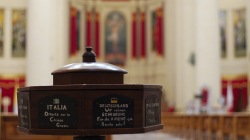 By mě zajímalo, jestli to opravdu mají rozdělený i uvnitř