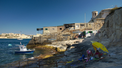 Bývalá rybářská vesnička pod hradbami Valletty, žije svým osobitým životem i nyní - Ex-fishermen village under Valletta walls, still living it's own life